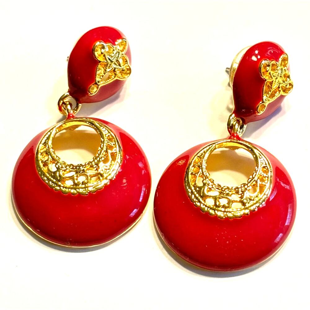 Mod pierced earrings 1980s style Goldtone drop & dangle hot pink enamel finish